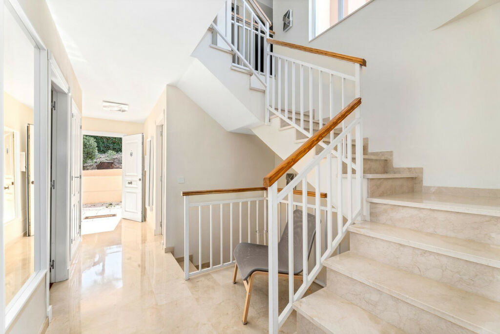 Detached Villa Riviera del Sol Málaga - image 12