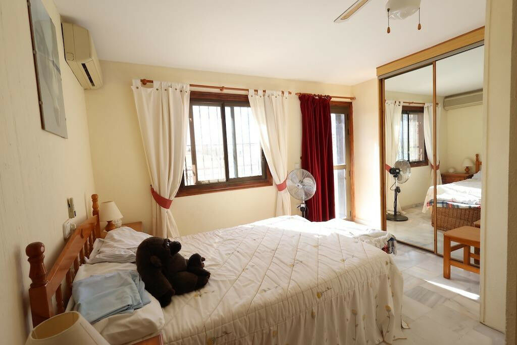 Townhouse Villamartin Alicante - image 12