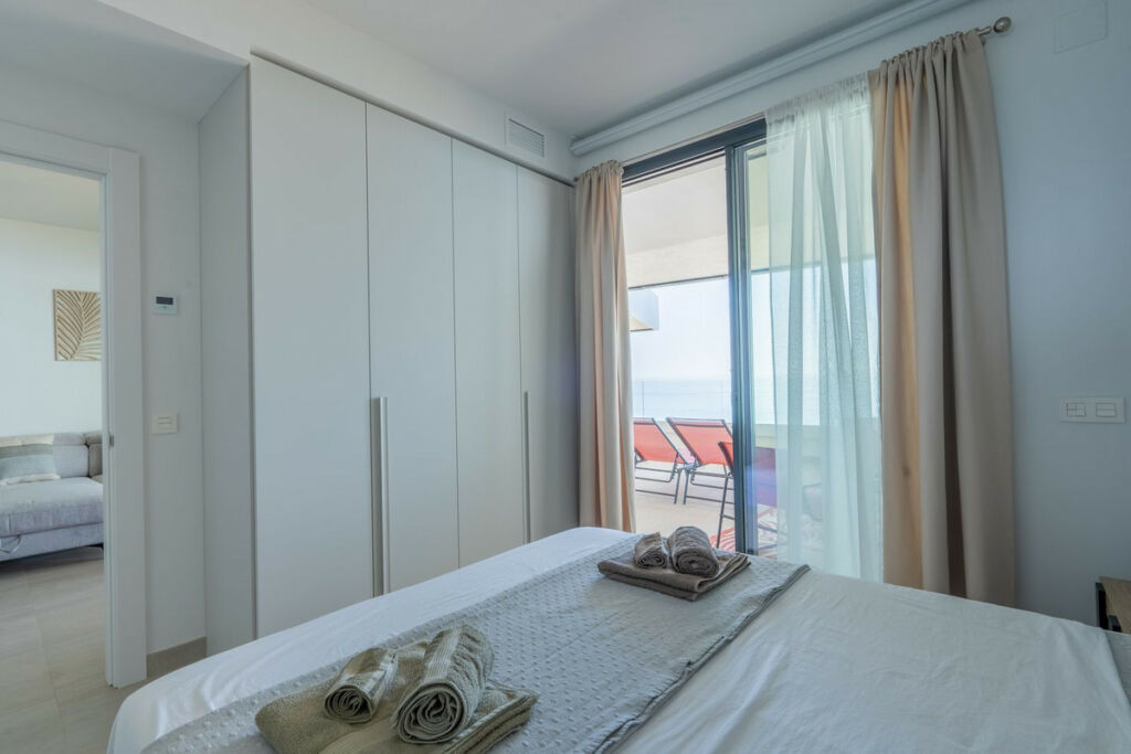 Middle Floor Apartment Fuengirola Málaga - image 13