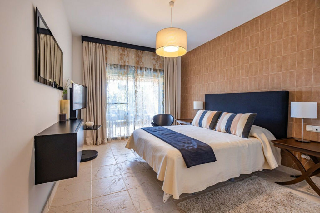 Ground Floor Apartment Benahavís Málaga - image 13
