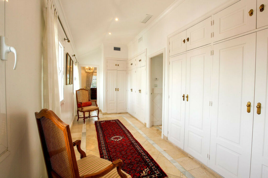Detached Villa Sotogrande Cádiz - image 13