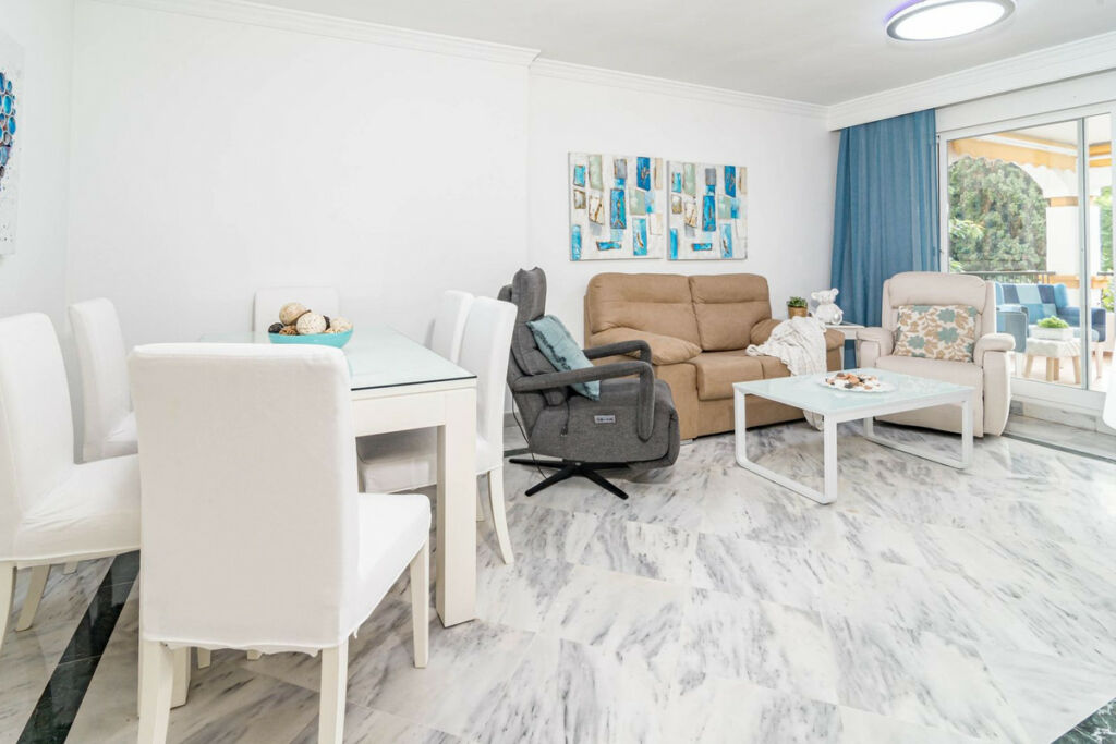 Middle Floor Apartment Nueva Andalucía Málaga - image 13