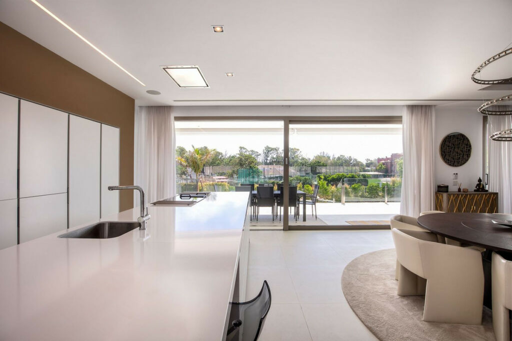 Detached Villa Guadalmina Baja Málaga - image 14