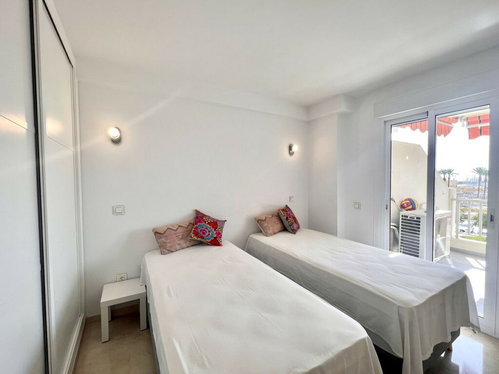 Middle Floor Apartment Fuengirola Málaga - image 13