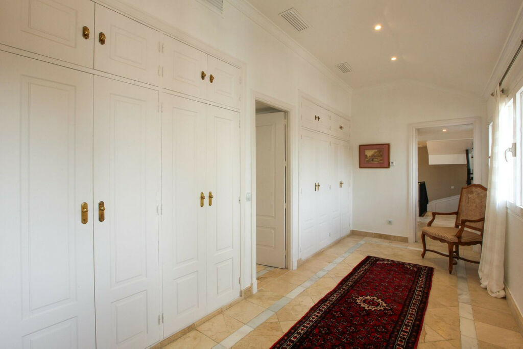 Detached Villa Sotogrande Cádiz - image 14