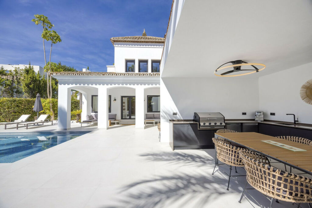 Detached Villa El Paraiso Málaga - image 14