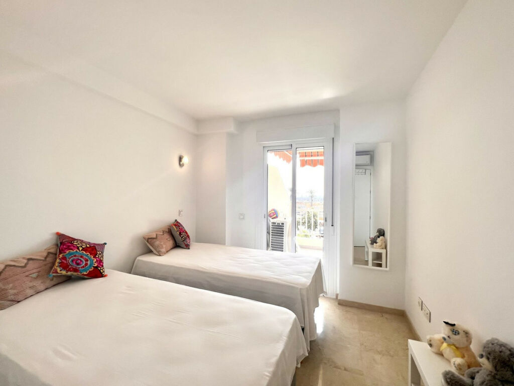 Middle Floor Apartment Fuengirola Málaga - image 14