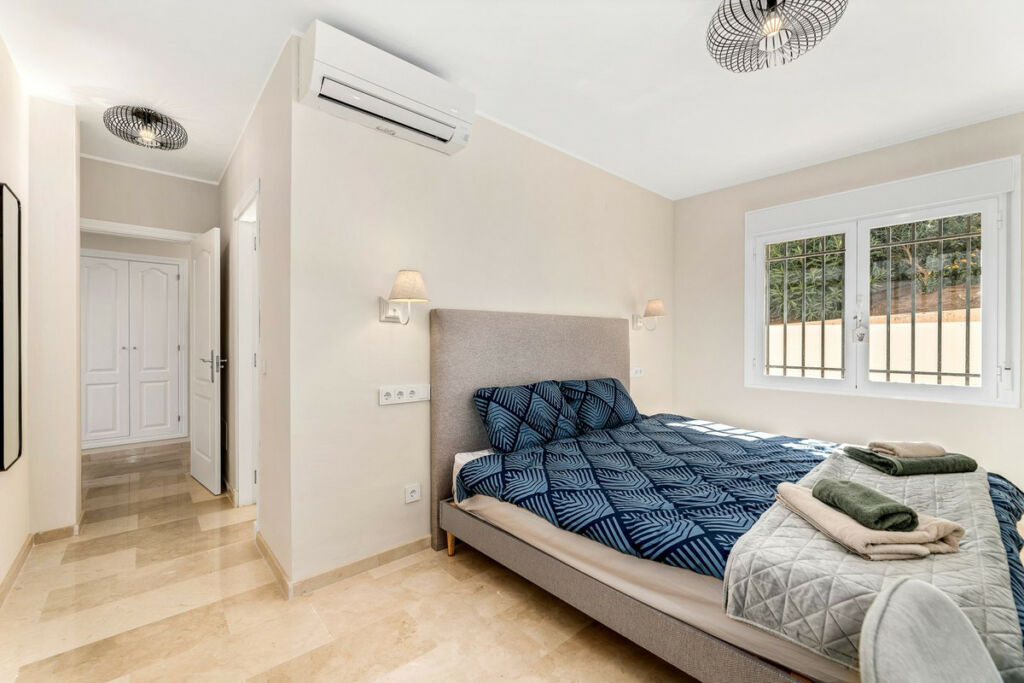 Detached Villa Riviera del Sol Málaga - image 14