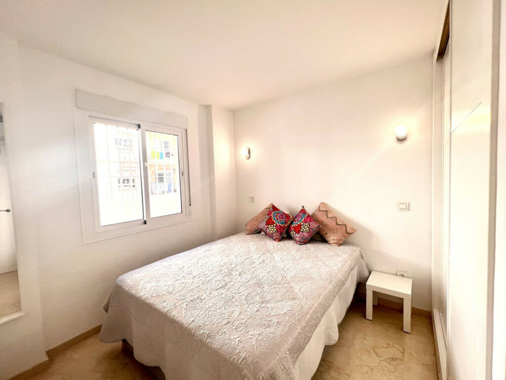 Middle Floor Apartment Fuengirola Málaga - image 15