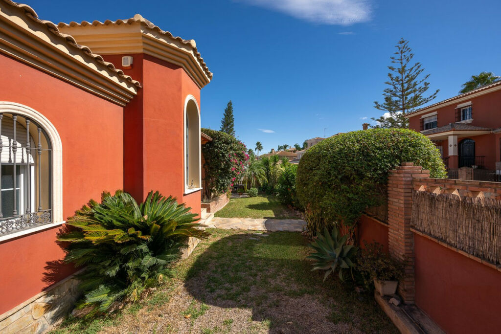 Detached Villa Alhaurín de la Torre Málaga - image 15