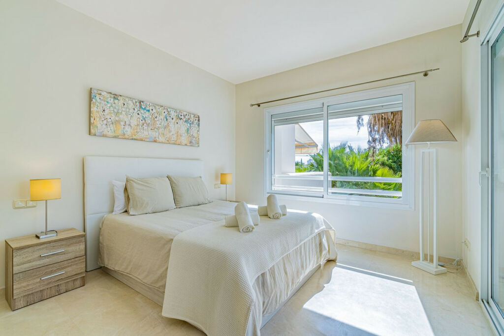 Middle Floor Apartment Casares Málaga - image 15