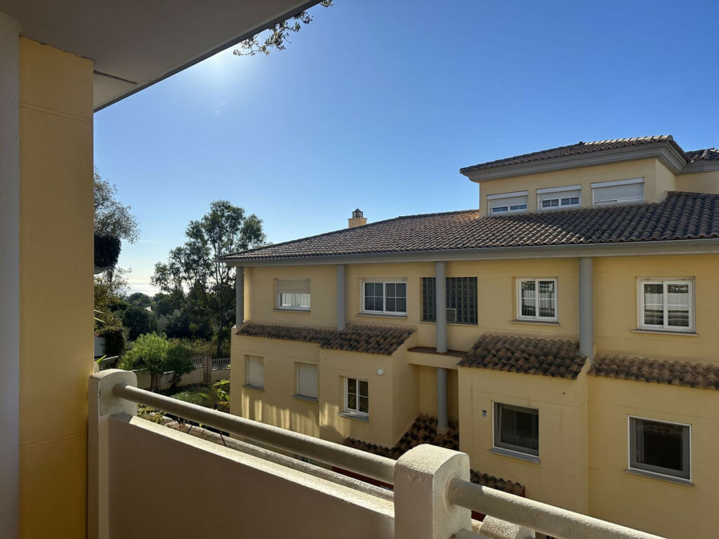 Middle Floor Apartment Cabopino Málaga - image 15