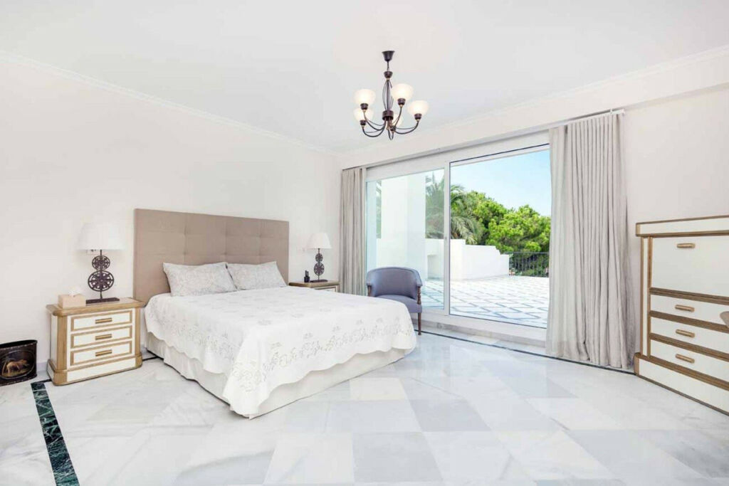 Detached Villa Río Real Málaga - image 17