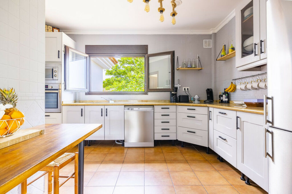 Detached Villa Sayalonga Málaga - image 16