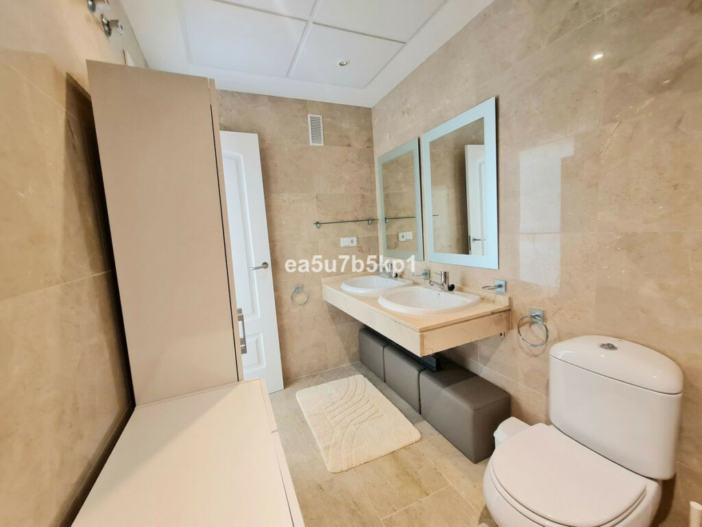 Penthouse Duplex La Duquesa Málaga - image 16