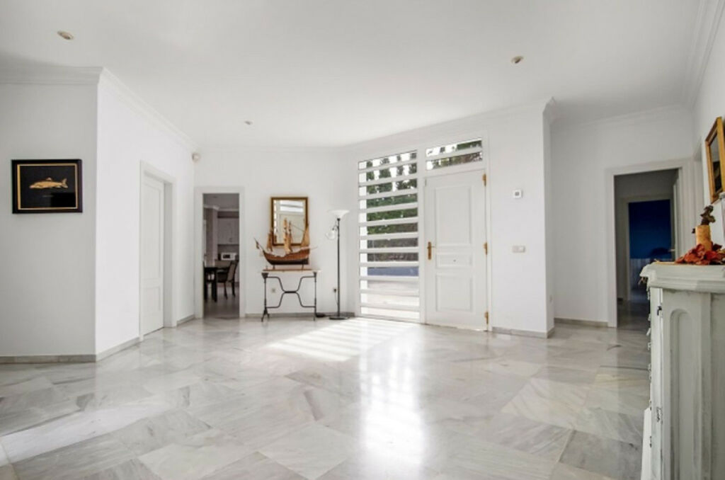 Detached Villa Sotogrande Alto Cádiz - image 16