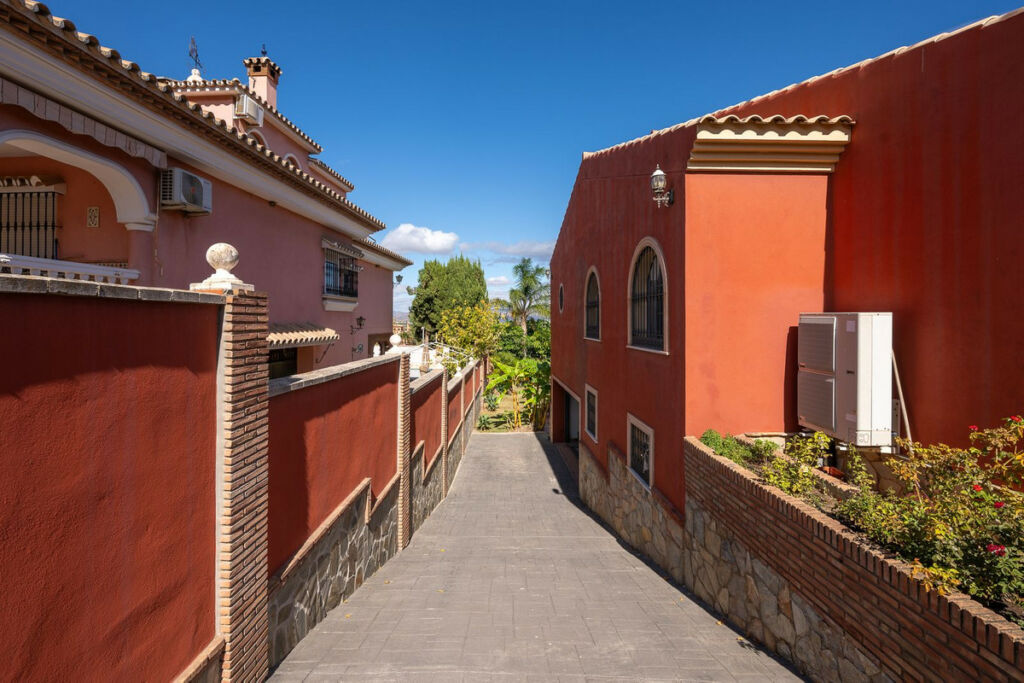 Detached Villa Alhaurín de la Torre Málaga - image 16