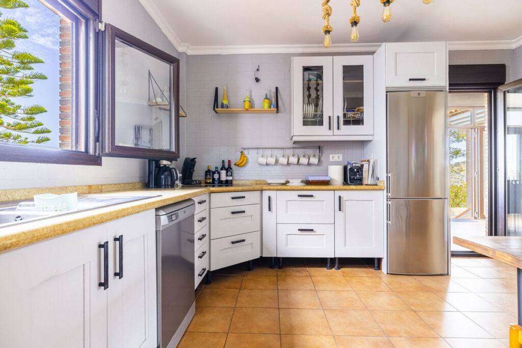 Detached Villa Sayalonga Málaga - image 17