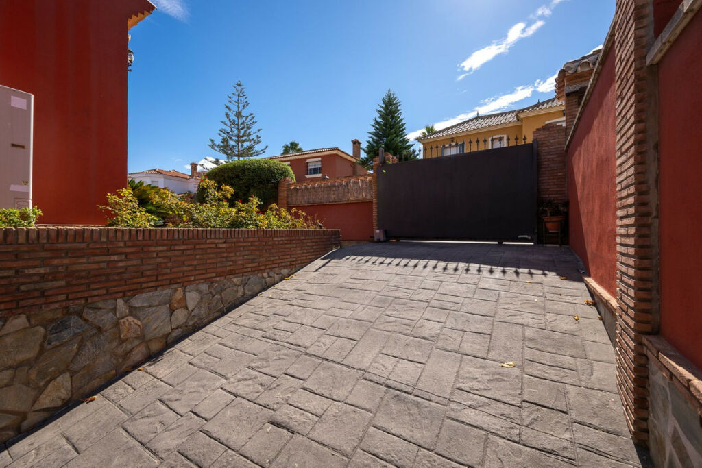 Detached Villa Alhaurín de la Torre Málaga - image 17
