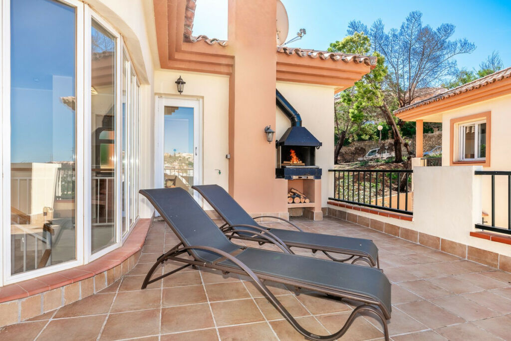 Detached Villa Riviera del Sol Málaga - image 17