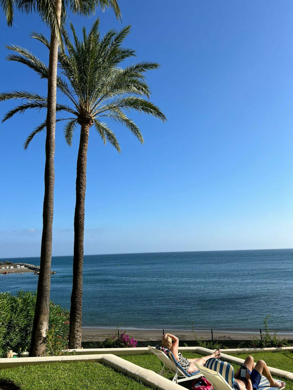 Middle Floor Apartment Estepona Málaga - image 2
