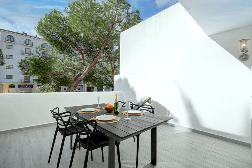 Middle Floor Apartment Nueva Andalucía Málaga - image 18