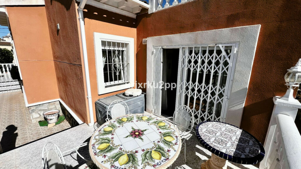 Detached Villa Playa Flamenca Alicante - image 18