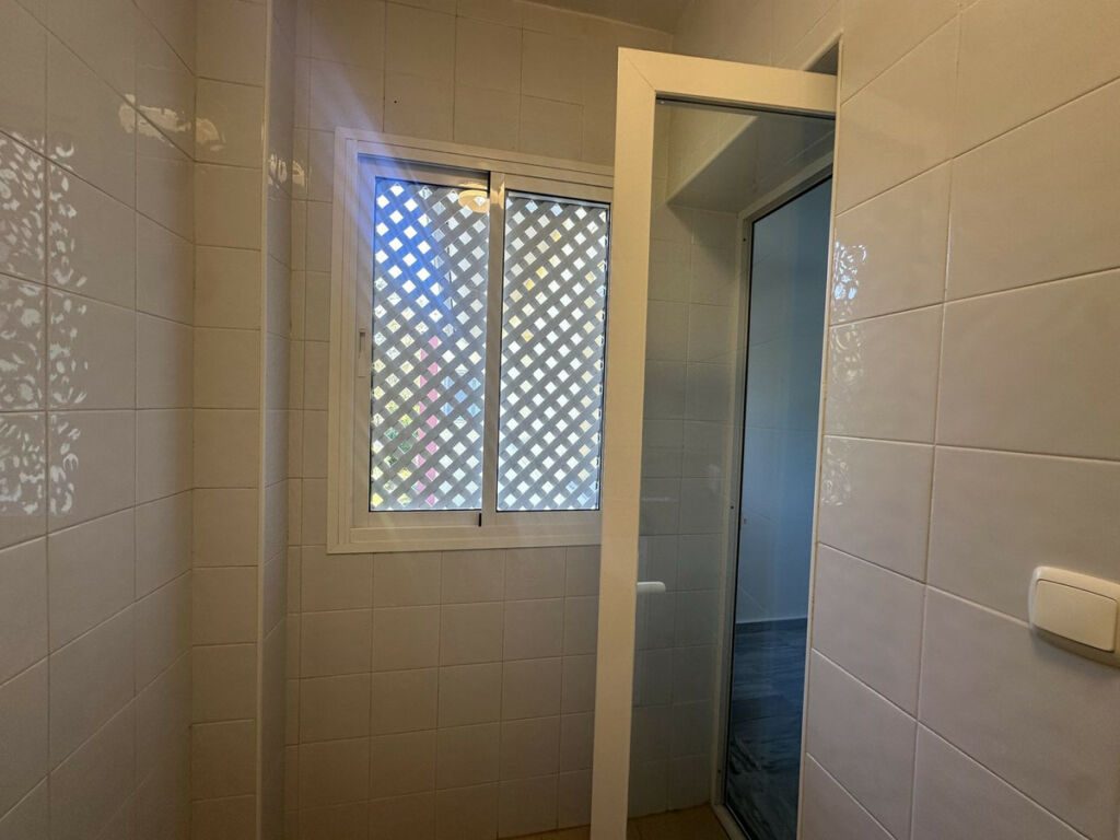 Middle Floor Apartment Cabopino Málaga - image 18