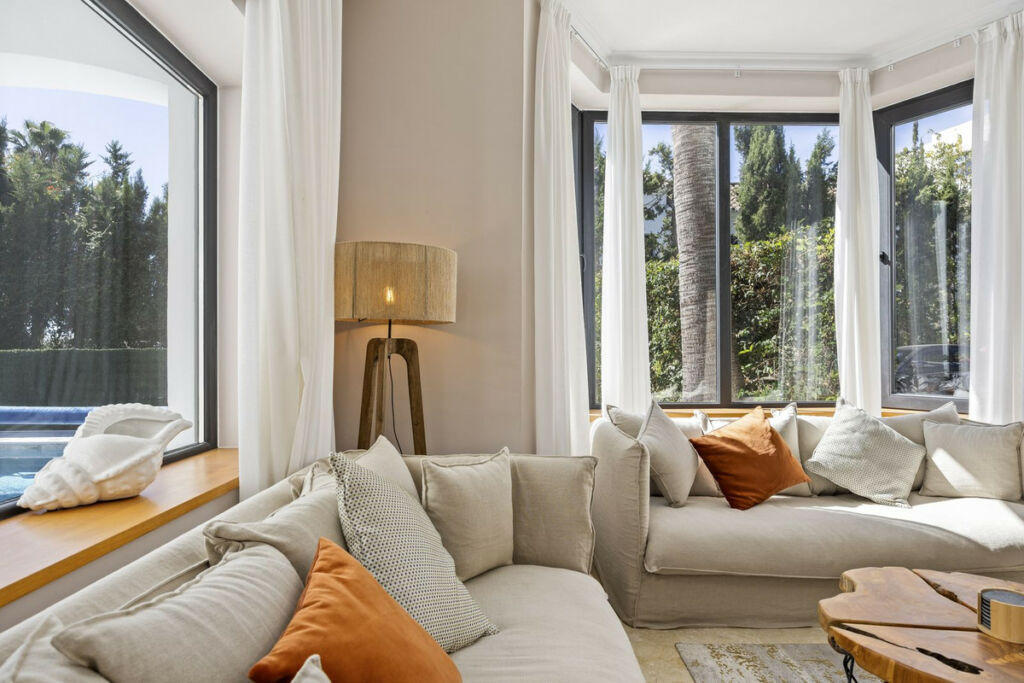 Detached Villa El Paraiso Málaga - image 18