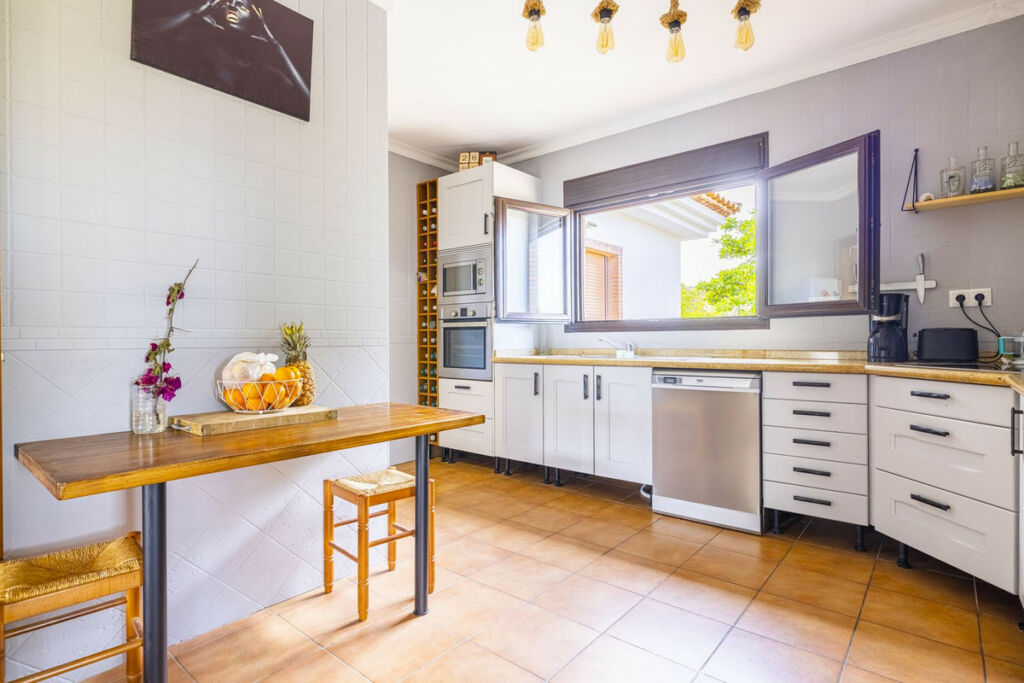Detached Villa Sayalonga Málaga - image 18