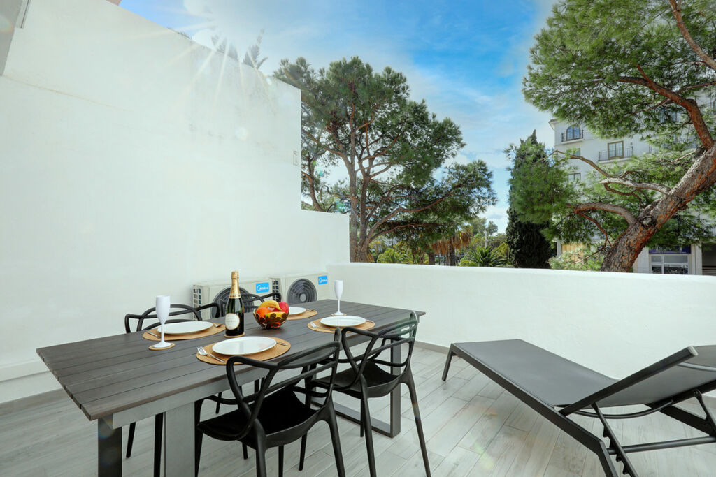 Middle Floor Apartment Nueva Andalucía Málaga - image 19