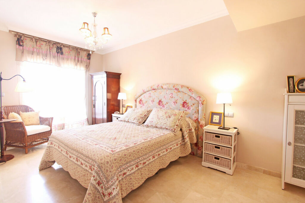 Townhouse Las Chapas Málaga - image 19