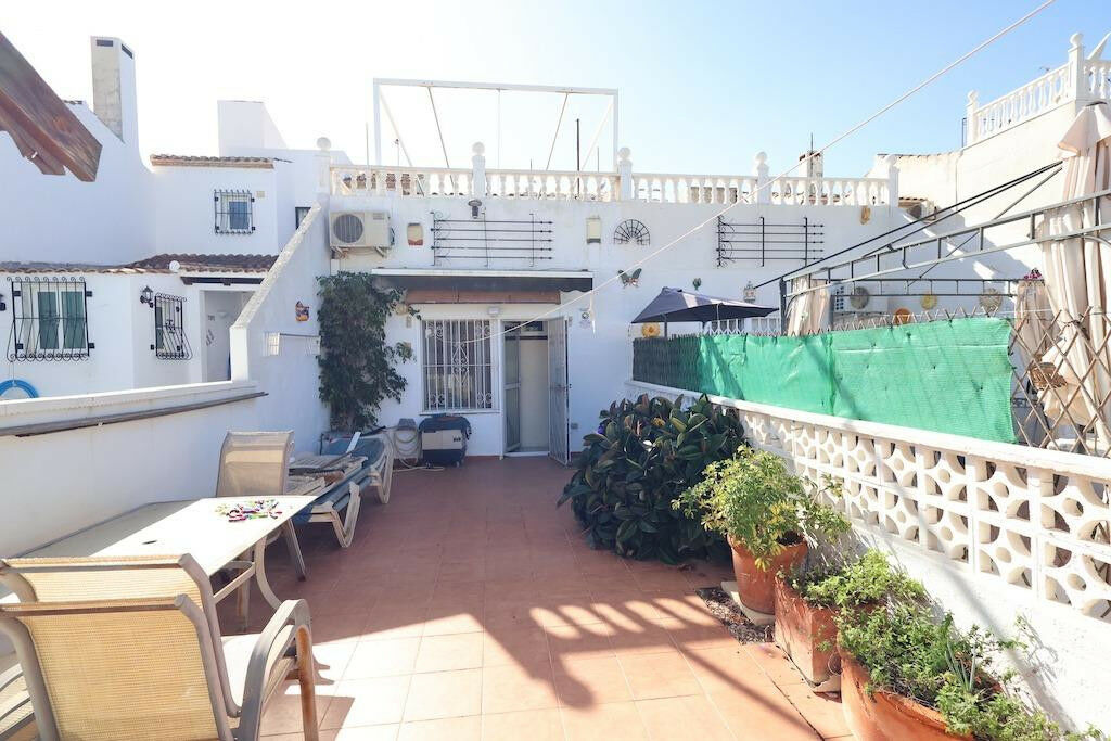 Townhouse Villamartin Alicante - image 2