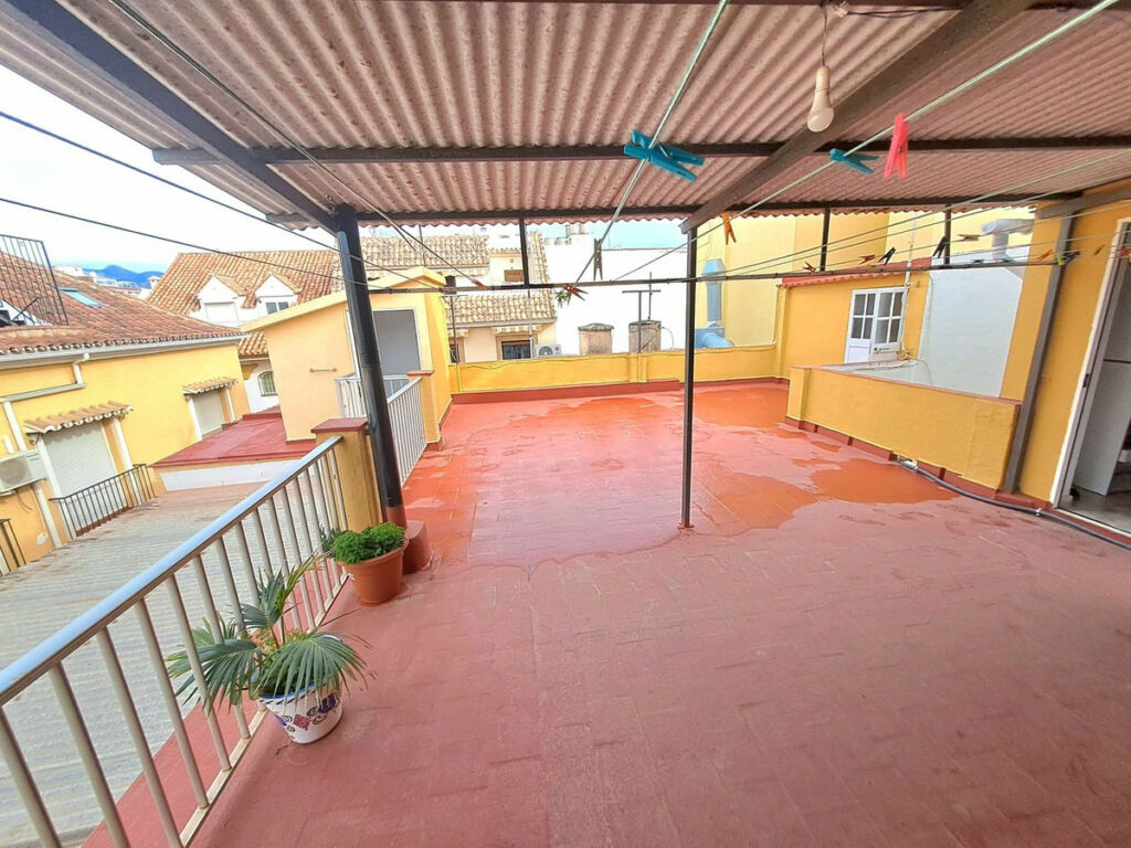Middle Floor Apartment Fuengirola Málaga - image 2