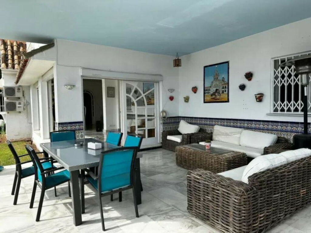 Detached Villa Marbella Málaga - image 2