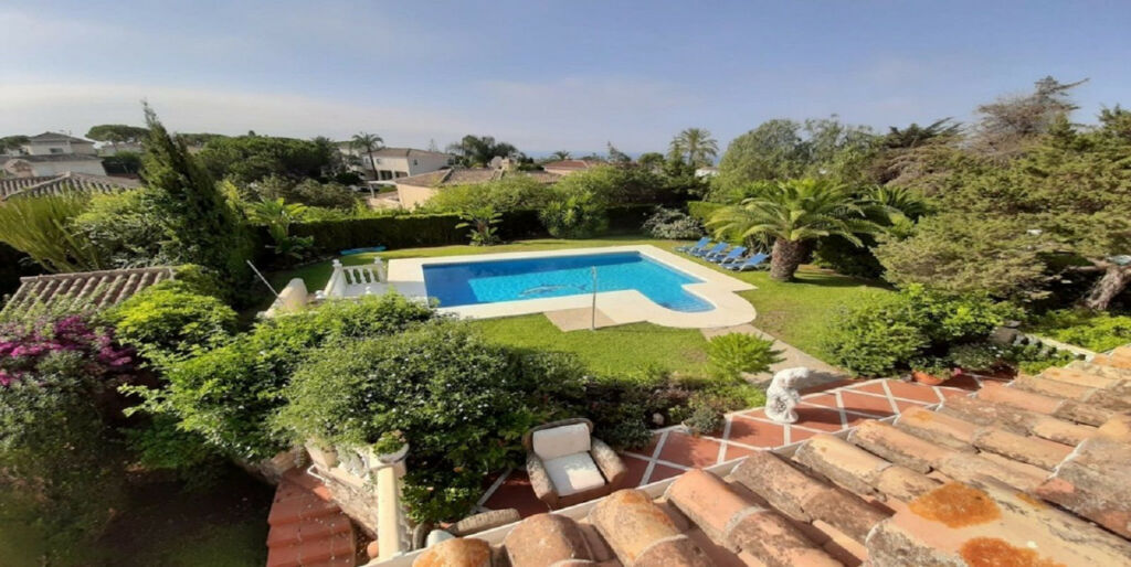 Detached Villa Marbesa Málaga - image 2