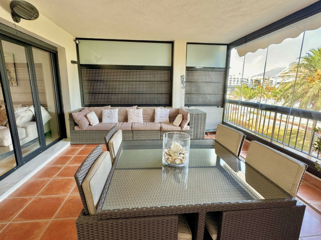 Middle Floor Apartment San Pedro de Alcántara Málaga - image 2