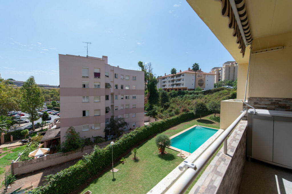 Middle Floor Apartment Marbella Málaga - image 2