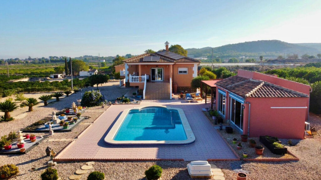 Detached Villa Benejuzar Alicante - image 2