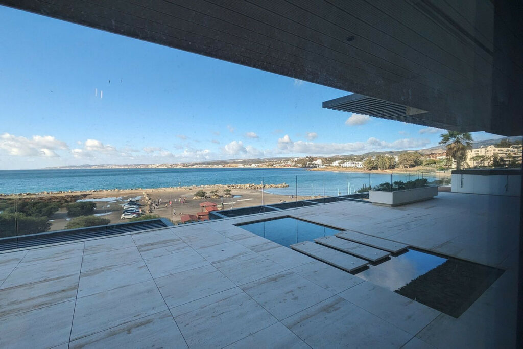 Middle Floor Apartment Estepona Málaga - image 2