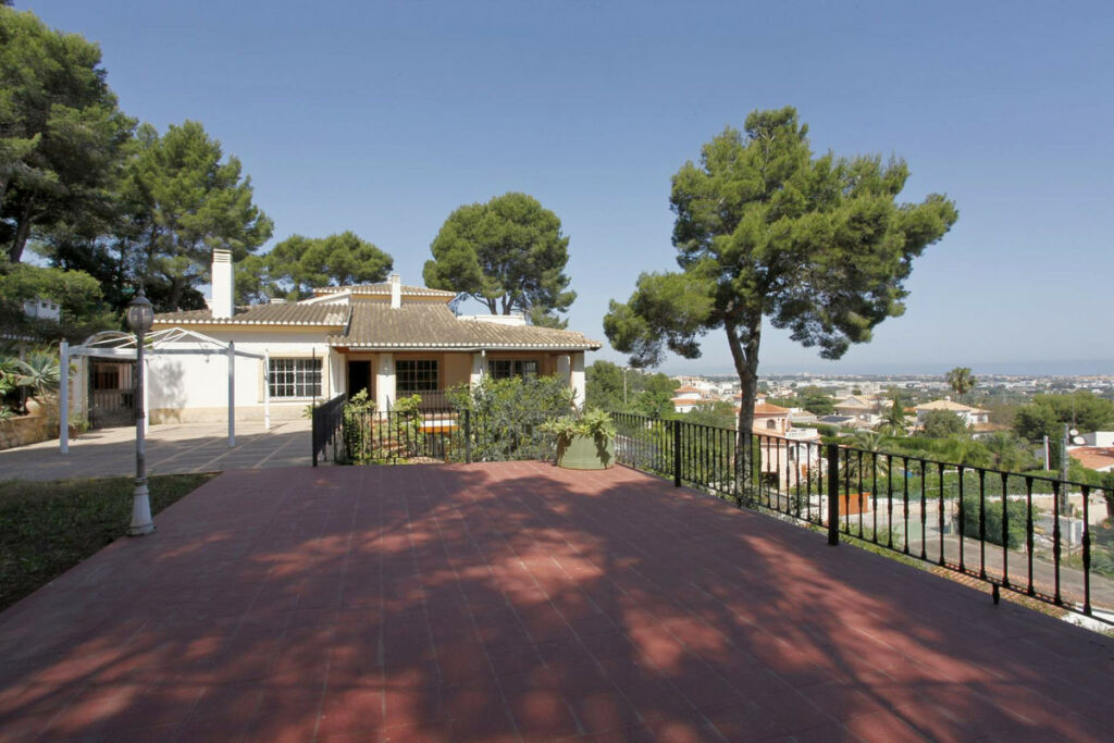 Detached Villa Denia Alicante - image 2