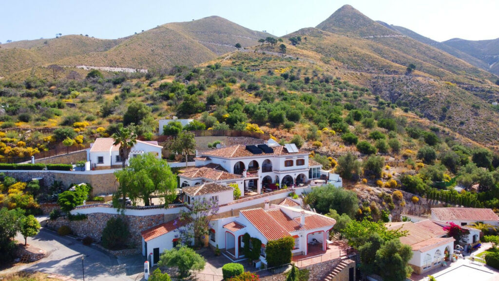 Detached Villa Cómpeta Málaga - image 2