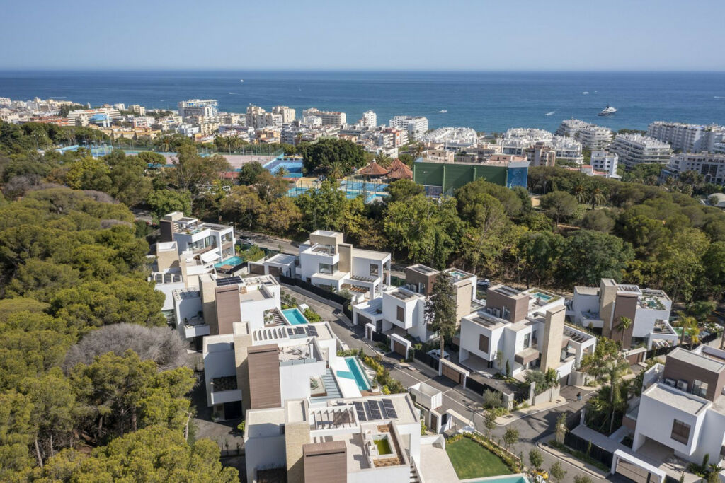 Detached Villa Marbella Málaga - image 2
