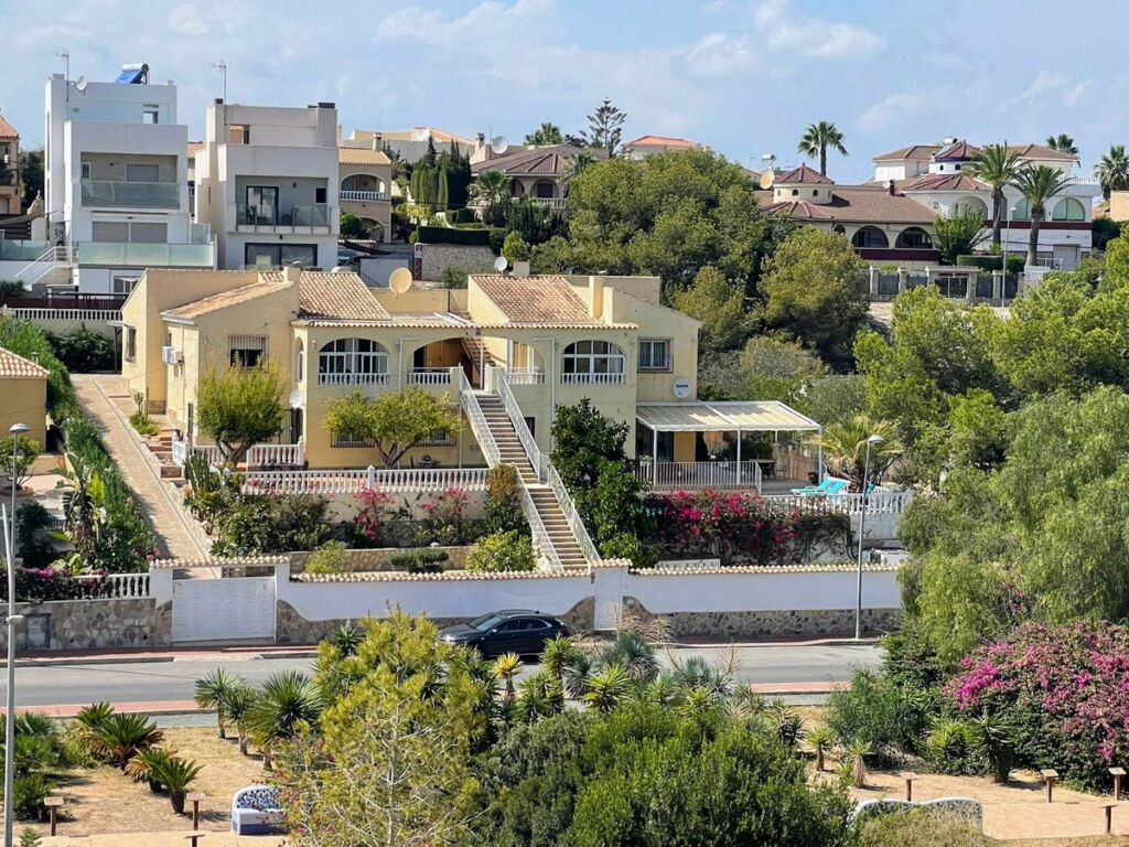 Detached Villa Los Balcones Alicante - image 3