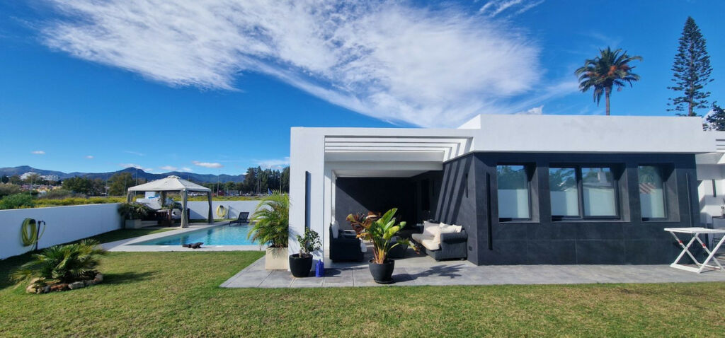 Detached Villa San Pedro de Alcántara Málaga - image 2