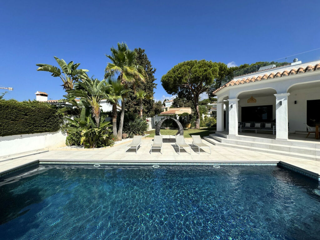 Detached Villa Marbesa Málaga - image 2