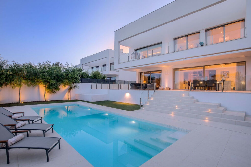Detached Villa Guadalmina Baja Málaga - image 3