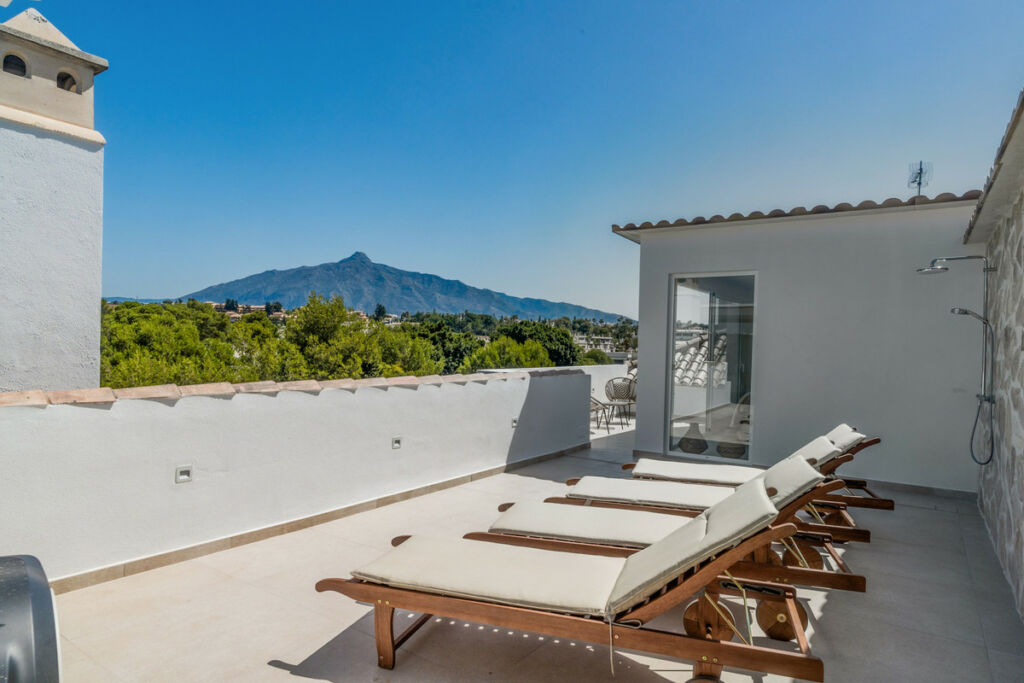 Penthouse Nueva Andalucía Málaga - image 2