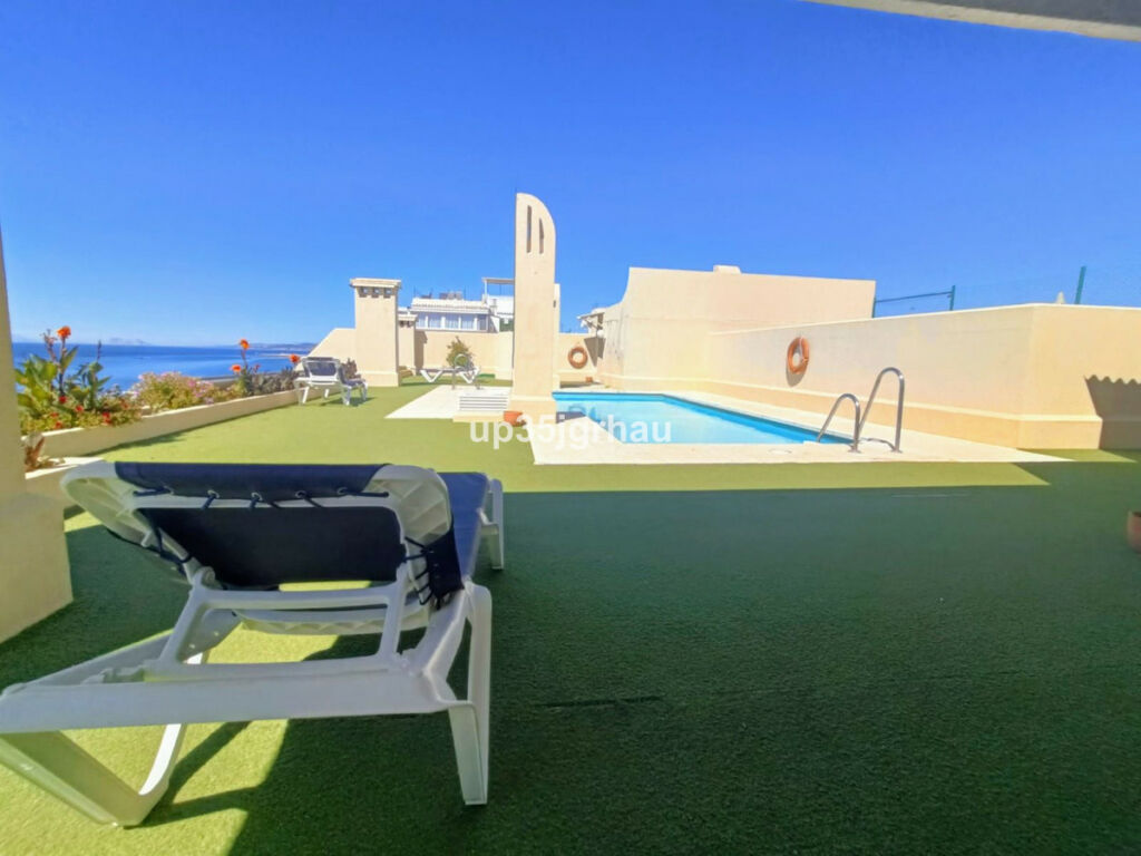 Middle Floor Apartment Estepona Málaga - image 2