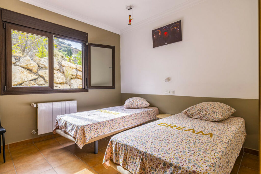 Detached Villa Sayalonga Málaga - image 20